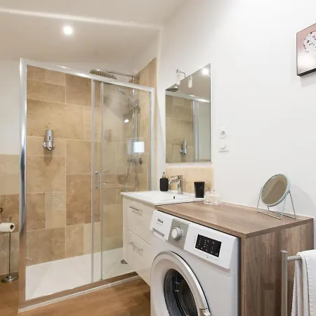 Aventures Modernes Apartment *